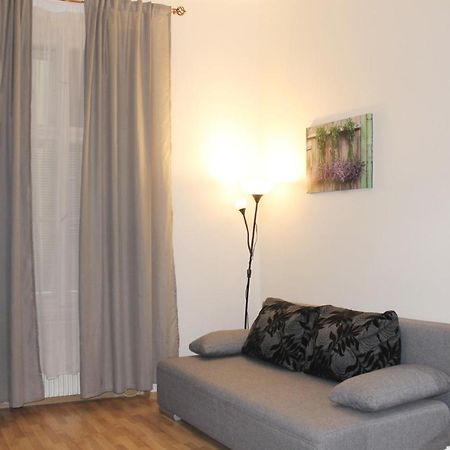 Modern Apartment Ve Smečkách 28 Praga Exterior foto